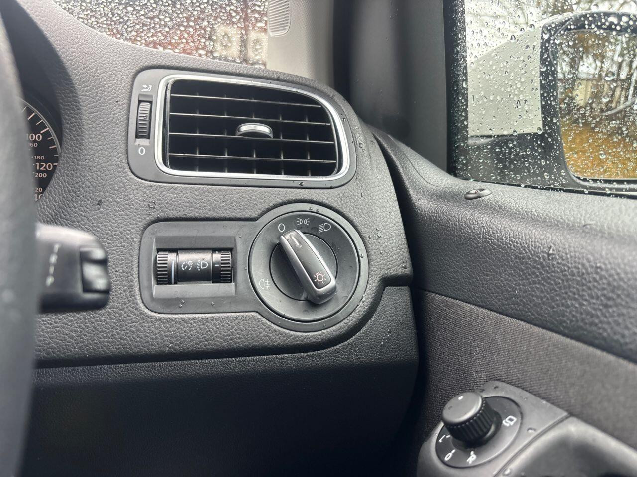 
                                                Voiture
                                                 Volkswagen Polo 1.2 MATCH 5D 59 BHP AUTO MOT 11/26 19K PSH