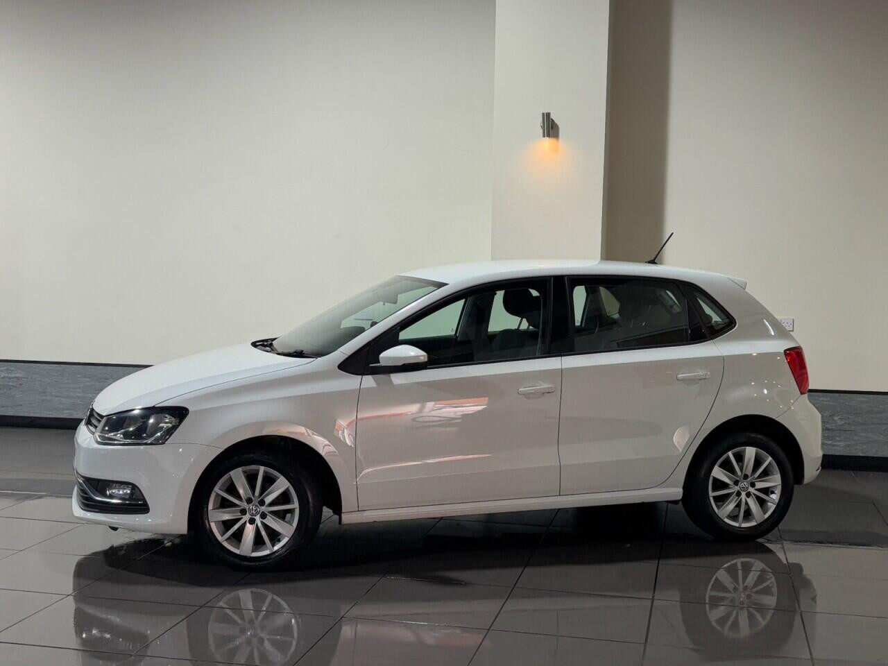 
                                                Voiture
                                                 Volkswagen Polo 1.2 TSI BlueMotion Tech SE Hatchback 5dr Petrol Manual Euro 6 (s/s) (90 ps)