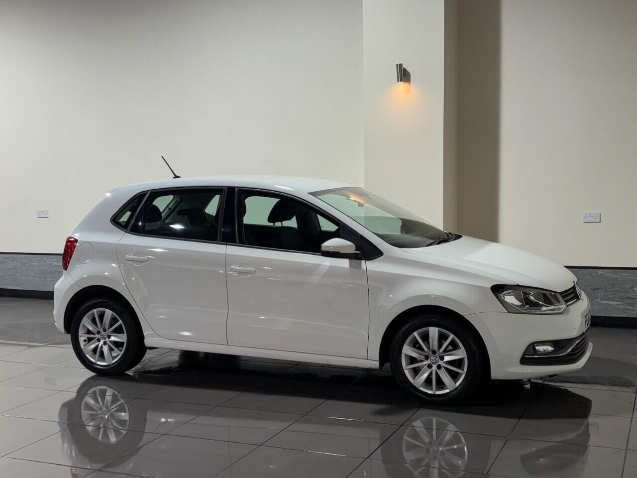 
                                                Voiture
                                                 Volkswagen Polo 1.2 TSI BlueMotion Tech SE Hatchback 5dr Petrol Manual Euro 6 (s/s) (90 ps)