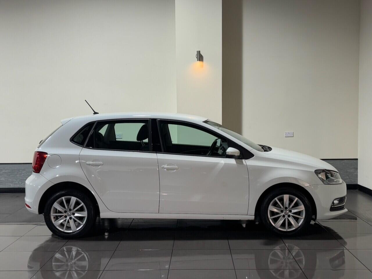 
                                                Voiture
                                                 Volkswagen Polo 1.2 TSI BlueMotion Tech SE Hatchback 5dr Petrol Manual Euro 6 (s/s) (90 ps)