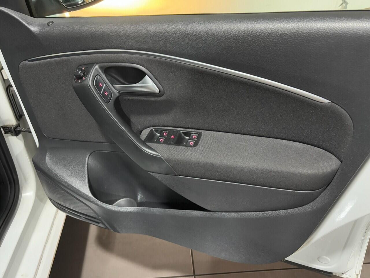 
                                                Voiture
                                                 Volkswagen Polo 1.2 TSI BlueMotion Tech SE Hatchback 5dr Petrol Manual Euro 6 (s/s) (90 ps)