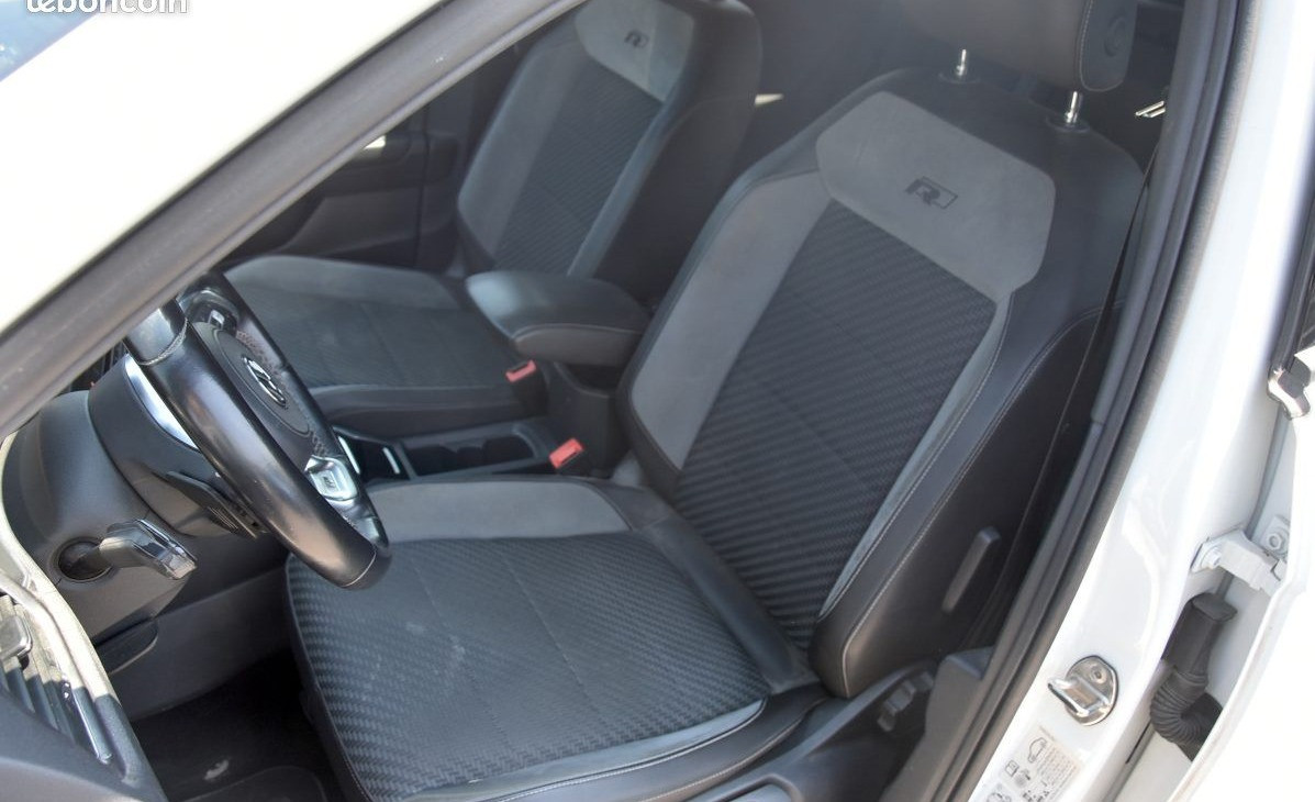 
                                                Voiture
                                                 Volkswagen T-Roc 1.5 TSI 150 R-LINE DSG -Toit Ouvrant -Jantes 19'