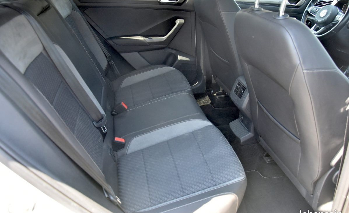 
                                                Voiture
                                                 Volkswagen T-Roc 1.5 TSI 150 R-LINE DSG -Toit Ouvrant -Jantes 19'