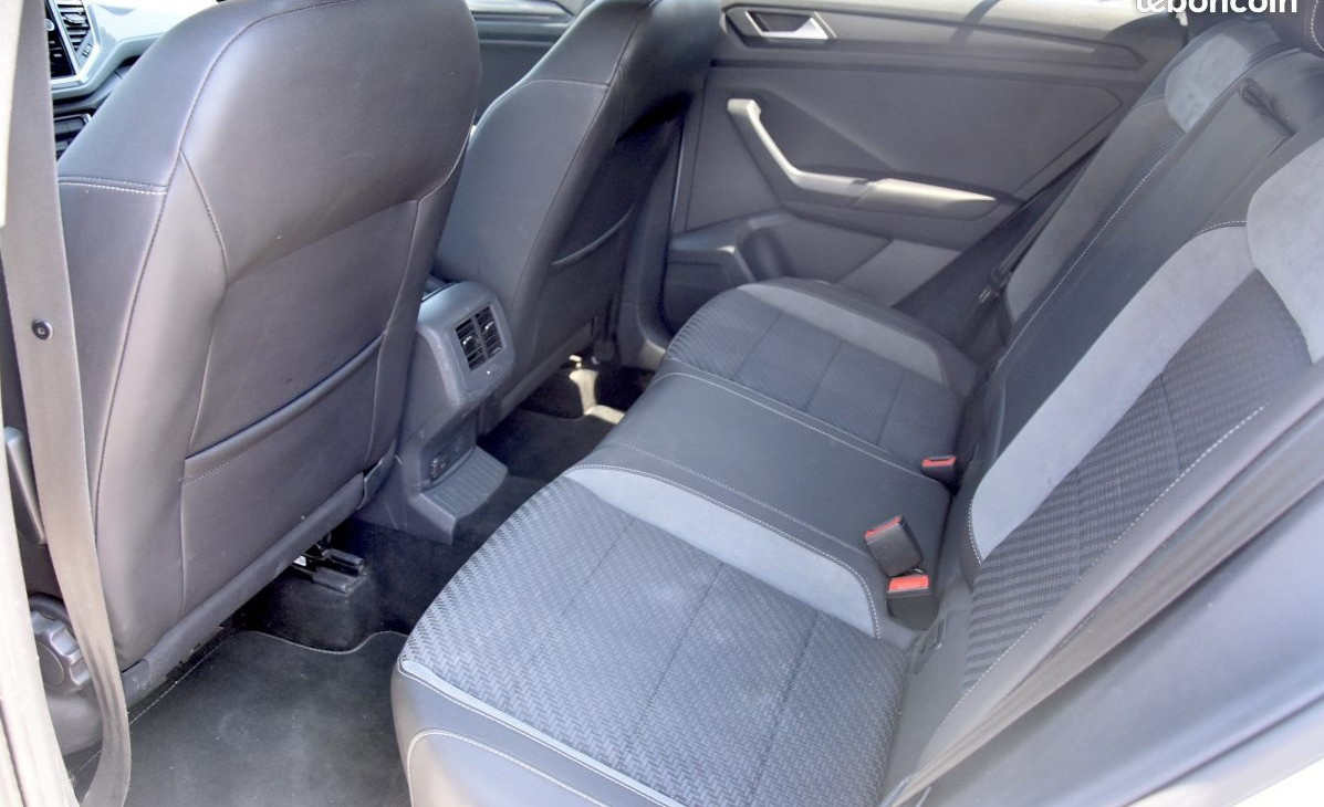 
                                                Voiture
                                                 Volkswagen T-Roc 1.5 TSI 150 R-LINE DSG -Toit Ouvrant -Jantes 19'