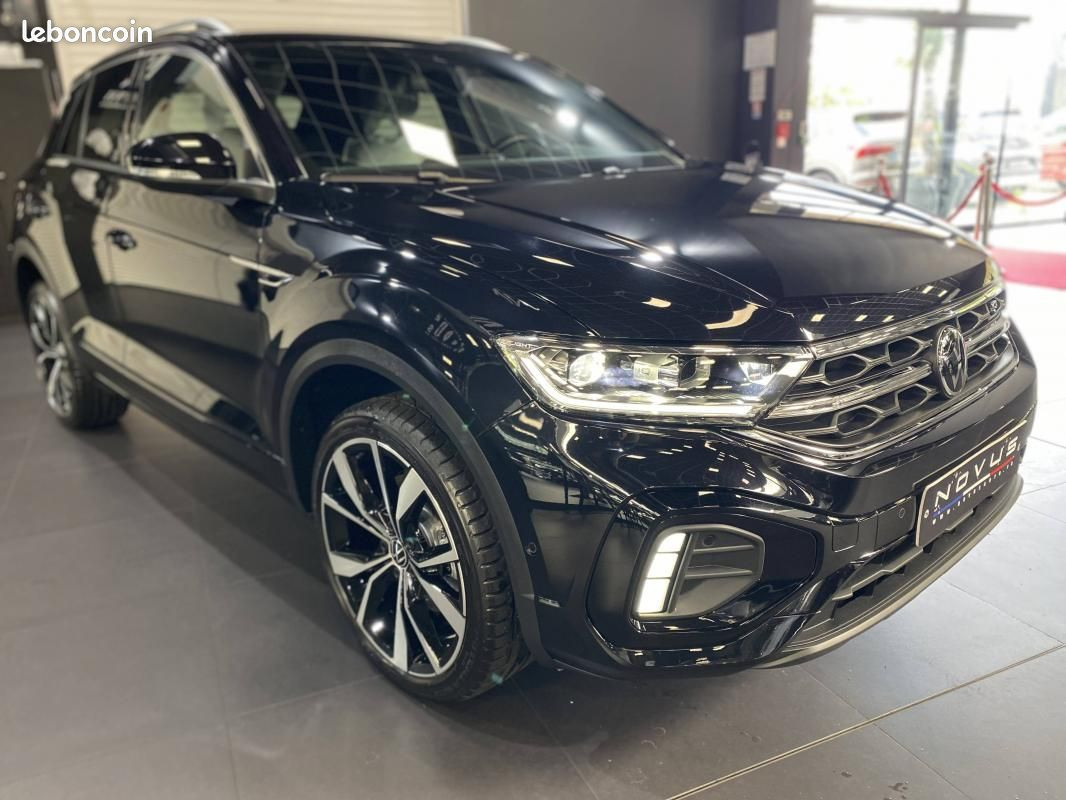 
                                                Voiture
                                                 Volkswagen T-Roc DSG 150 CV R-LINE ÉDITION /JA 19+ATTELAGE /TVA RÉCUPÉRABLE