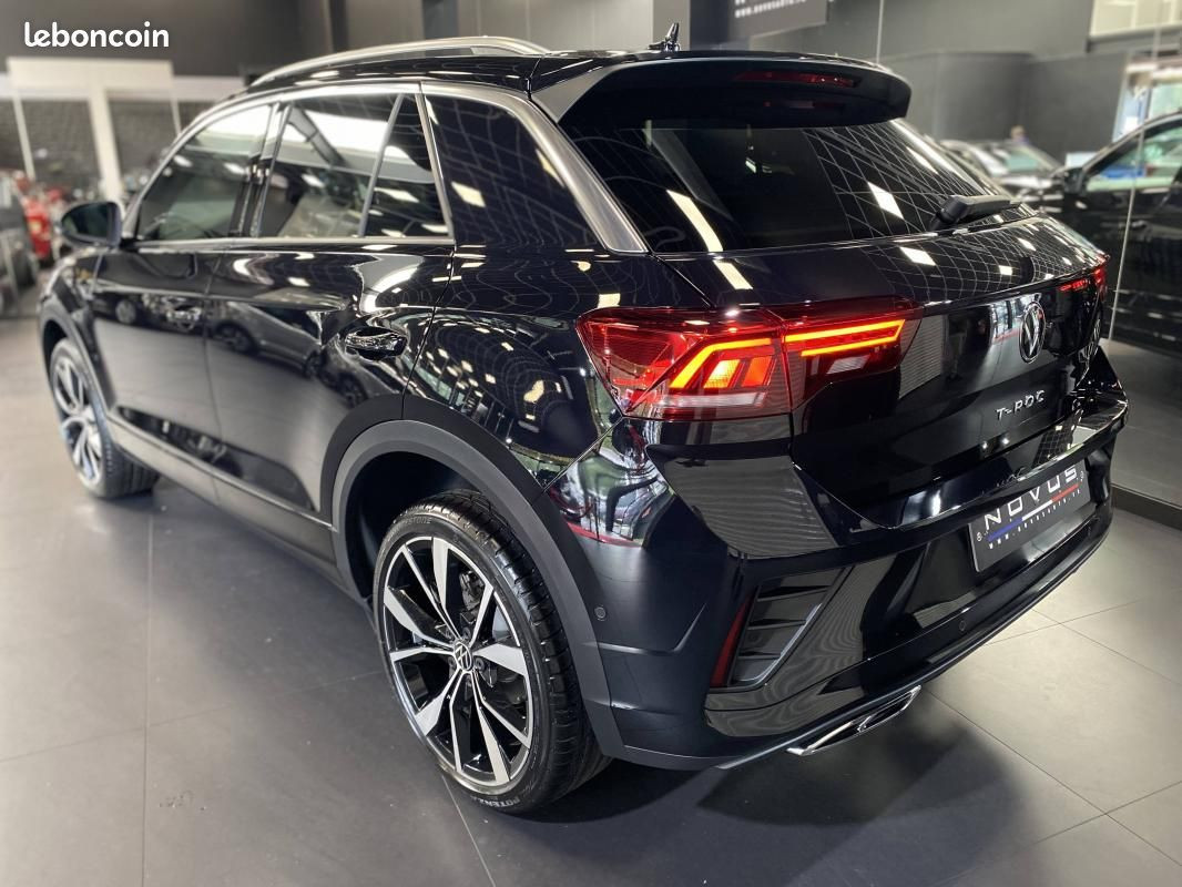 
                                                Voiture
                                                 Volkswagen T-Roc DSG 150 CV R-LINE ÉDITION /JA 19+ATTELAGE /TVA RÉCUPÉRABLE