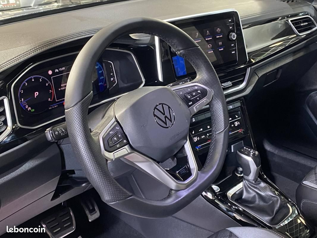 
                                                Voiture
                                                 Volkswagen T-Roc DSG 150 CV R-LINE ÉDITION /JA 19+ATTELAGE /TVA RÉCUPÉRABLE