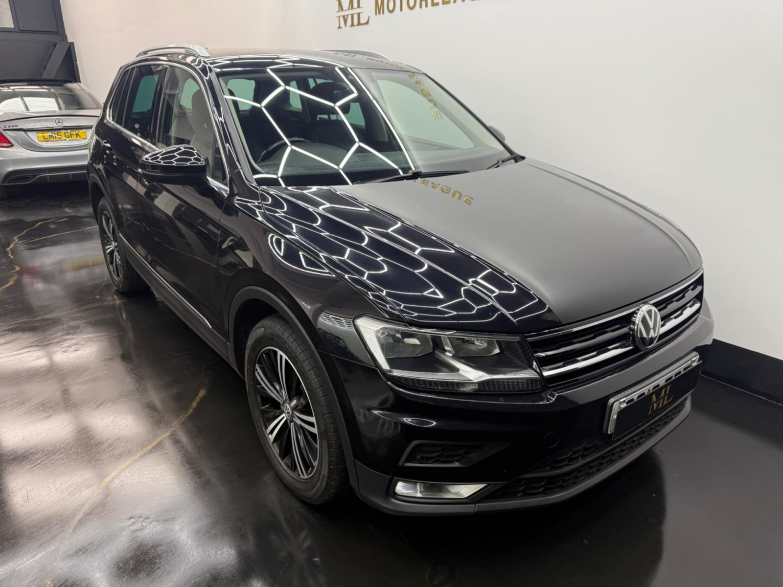 
                                                Voiture
                                                 Volkswagen Tiguan 2.0 TDI BlueMotion Tech SE DSG 4Motion Euro 6 (s/s) 5dr