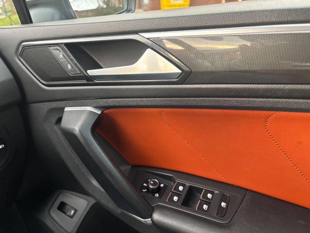 
                                                Voiture
                                                 Volkswagen Tiguan 2.0 TDI BlueMotion Tech SEL SUV 5dr Diesel DSG 4Motion Euro 6 (s/s) (150 ps) MOT 2/27 PSH 88K 2 OWNER ULEZ