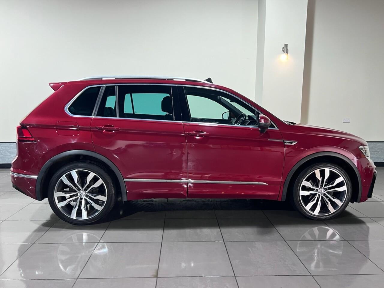Voiture
                                                 Volkswagen Tiguan 2.0 TDI R-Line SUV 5dr Diesel DSG Euro 6 (s/s) (150 ps)