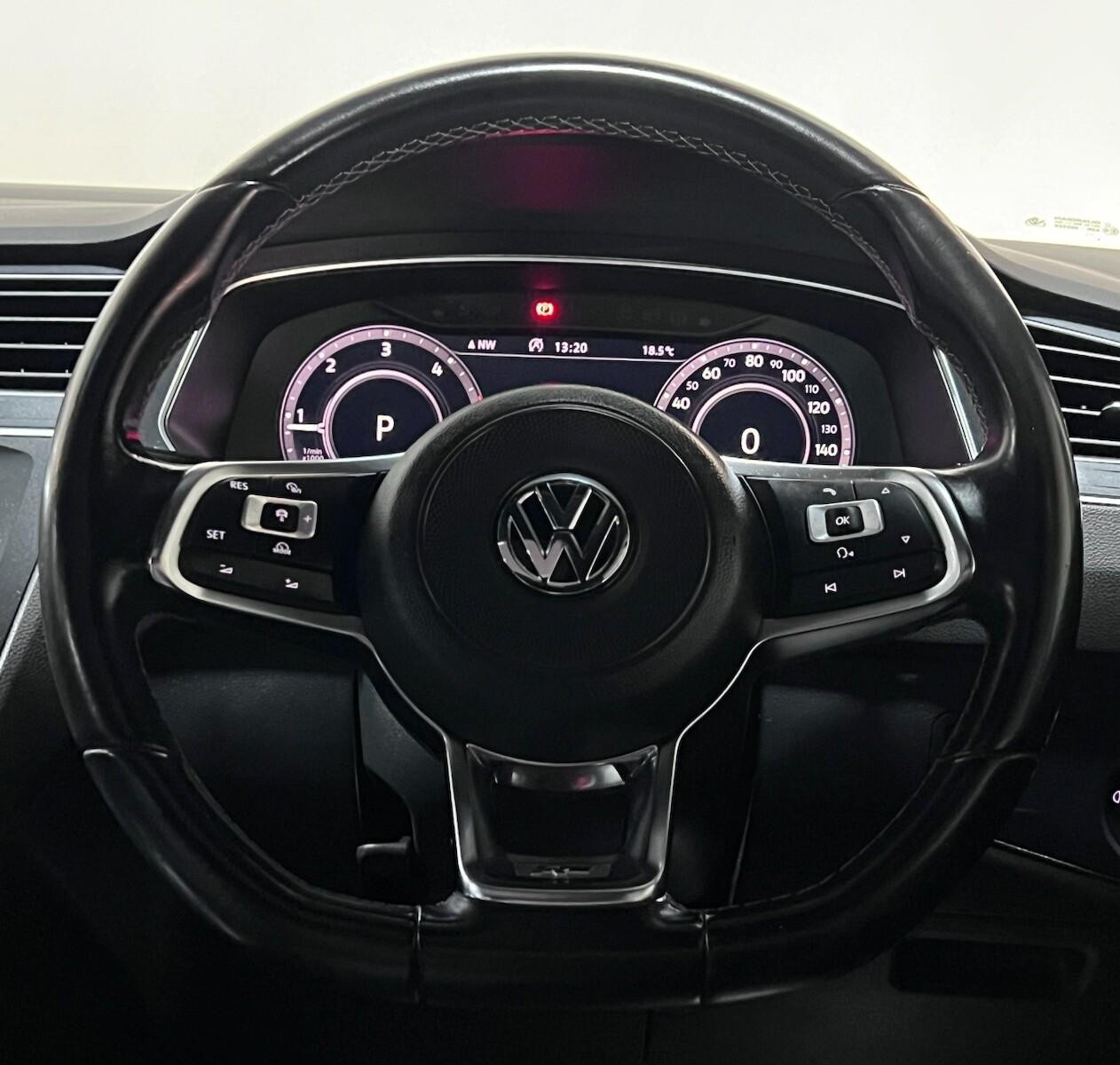 Voiture
                                                 Volkswagen Tiguan 2.0 TDI R-Line SUV 5dr Diesel DSG Euro 6 (s/s) (150 ps)
