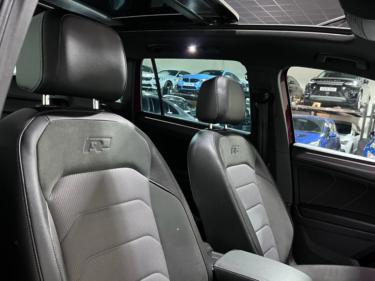 Voiture
                                                 Volkswagen Tiguan 2.0 TDI R-Line SUV 5dr Diesel DSG Euro 6 (s/s) (150 ps)