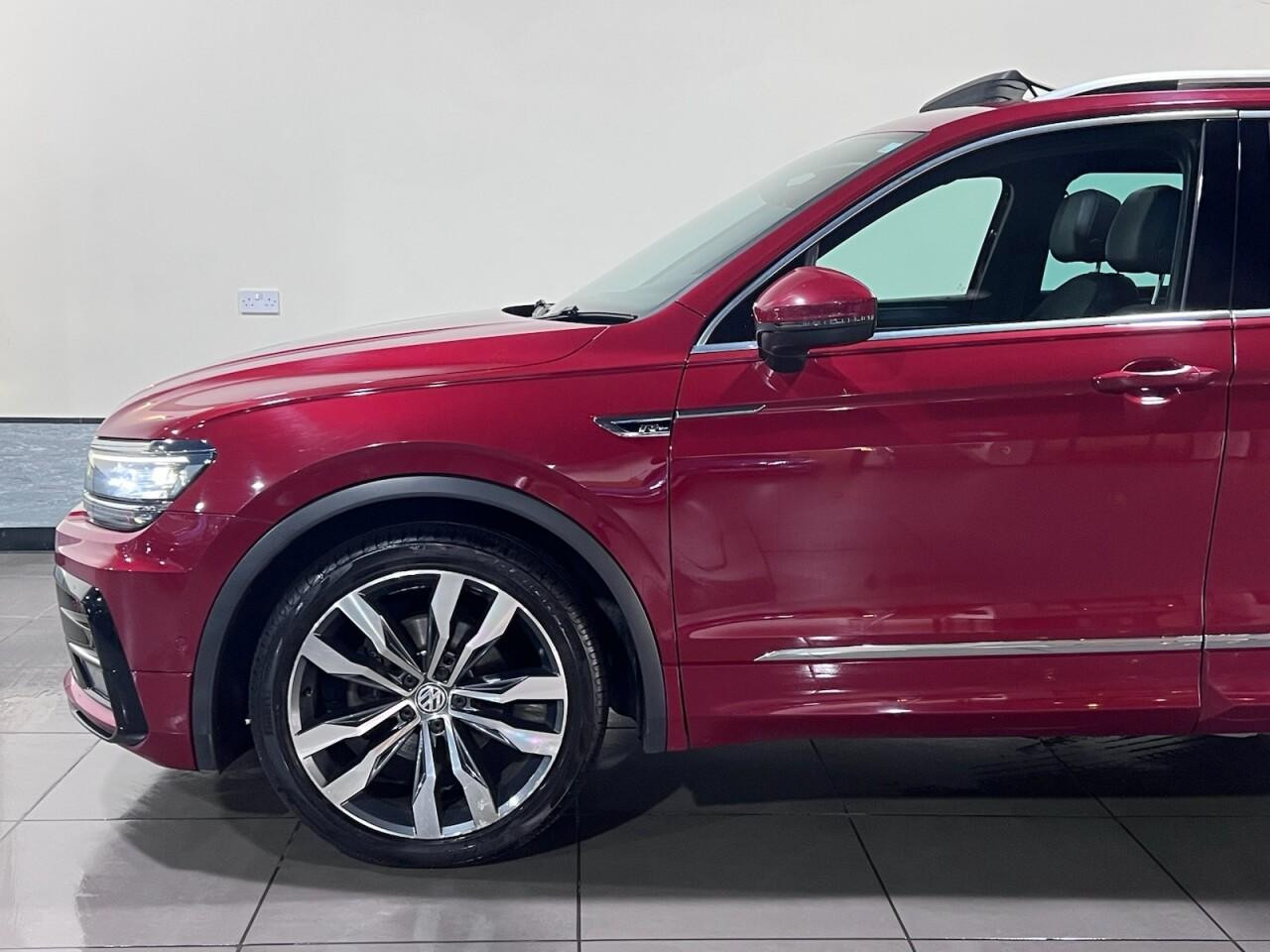 Voiture
                                                 Volkswagen Tiguan 2.0 TDI R-Line SUV 5dr Diesel DSG Euro 6 (s/s) (150 ps)
