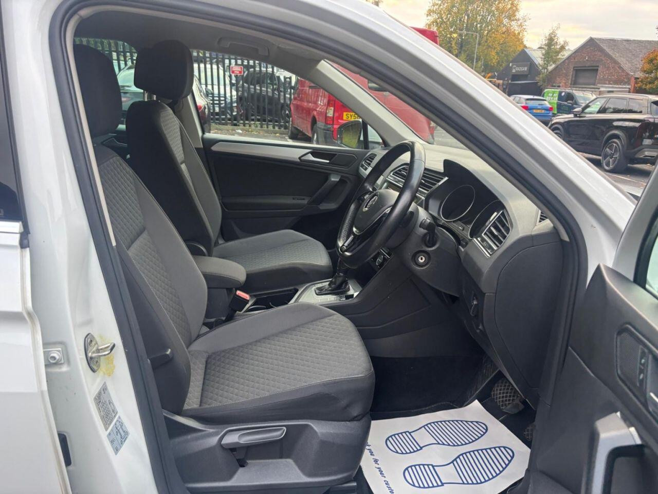 
                                                Voiture
                                                 Volkswagen Tiguan 2.0 TDI SE Navigation SUV 5dr Diesel DSG Euro 6 (s/s) (150 ps)