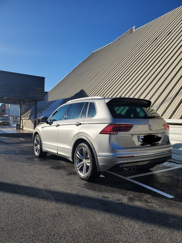 
                                                Voiture
                                                 Volkswagen Tiguan R line