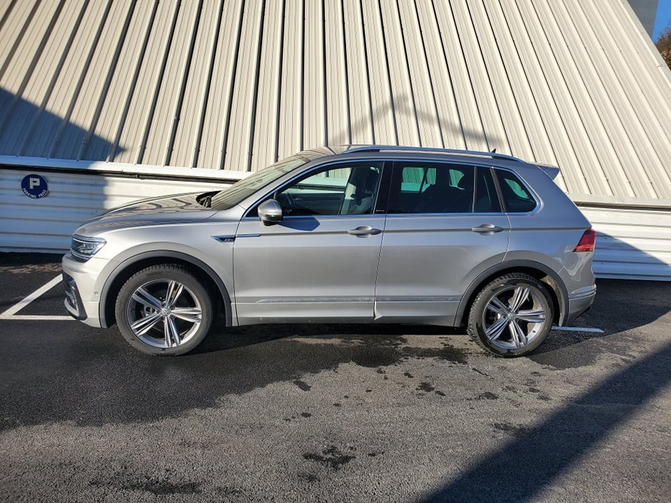 
                                                Voiture
                                                 Volkswagen Tiguan R line