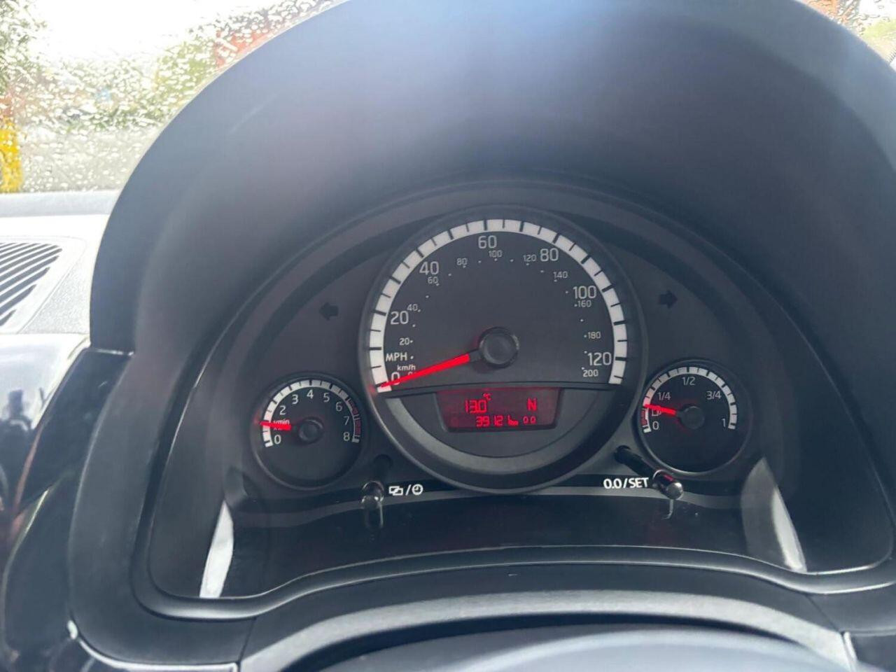 
                                                Voiture
                                                 Volkswagen UP! Hatchback 1.0 BlueMotion Tech Move up! (2013/63) 3dr