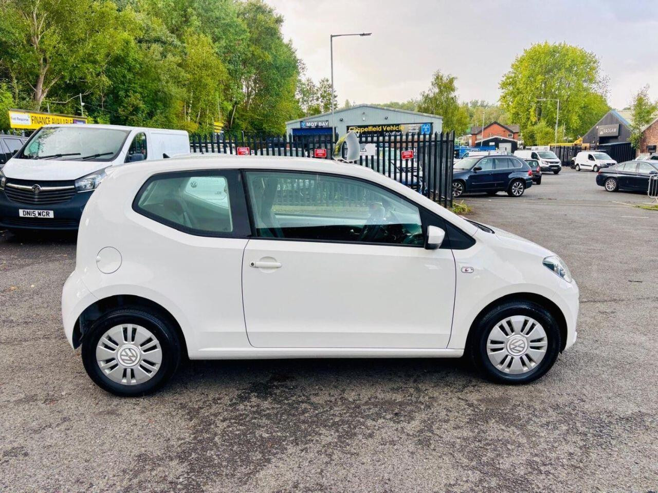 
                                                Voiture
                                                 Volkswagen UP! Hatchback 1.0 BlueMotion Tech Move up! (2013/63) AUTO 24K MOT 9/26 FSH 1 OWNER 3dr