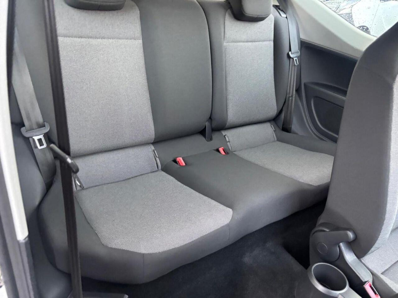 
                                                Voiture
                                                 Volkswagen UP! Hatchback 1.0 BlueMotion Tech Move up! (2013/63) AUTO 24K MOT 9/26 FSH 1 OWNER 3dr