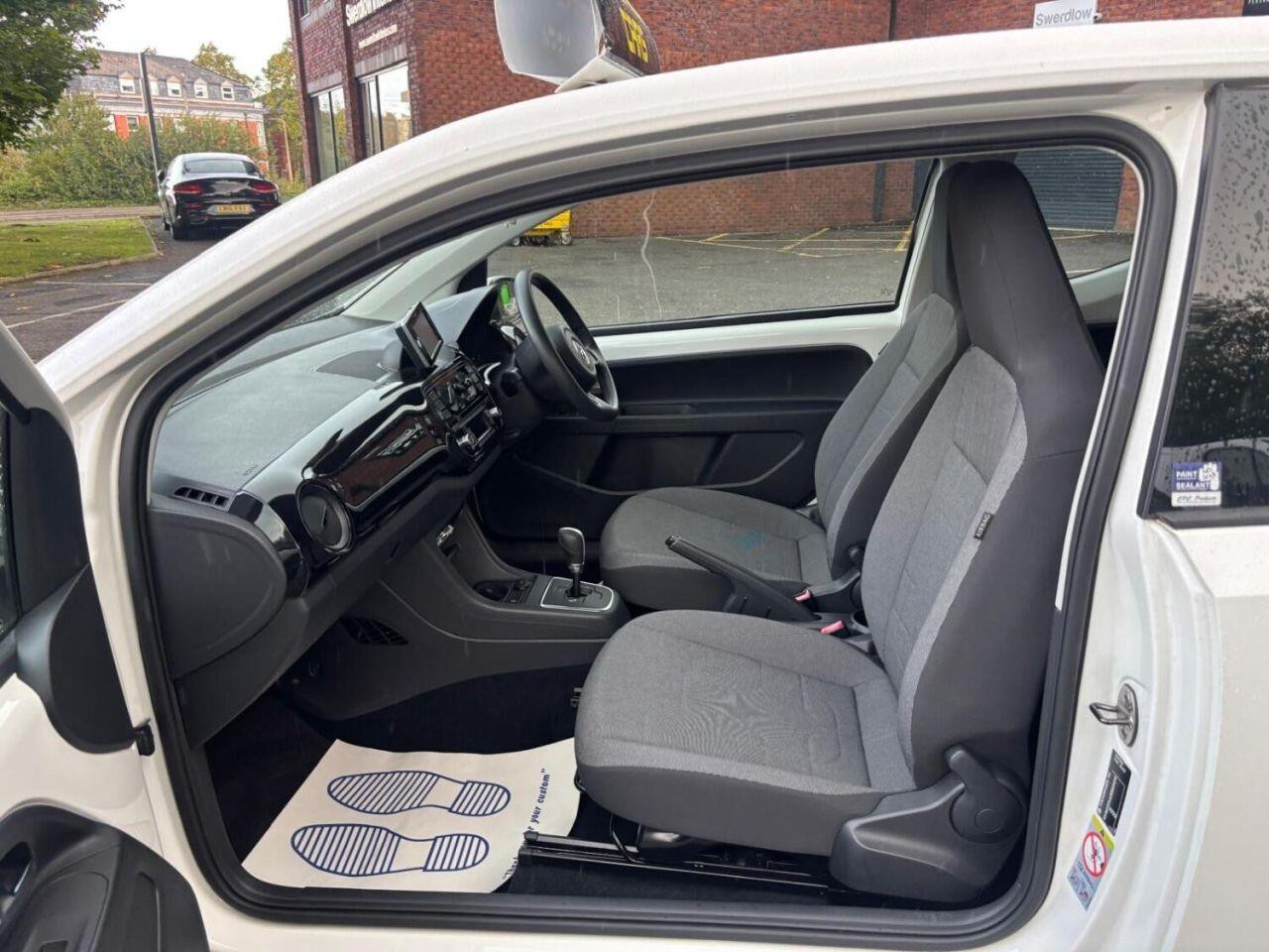 
                                                Voiture
                                                 Volkswagen UP! Hatchback 1.0 BlueMotion Tech Move up! (2013/63) AUTO 24K MOT 9/26 FSH 1 OWNER 3dr