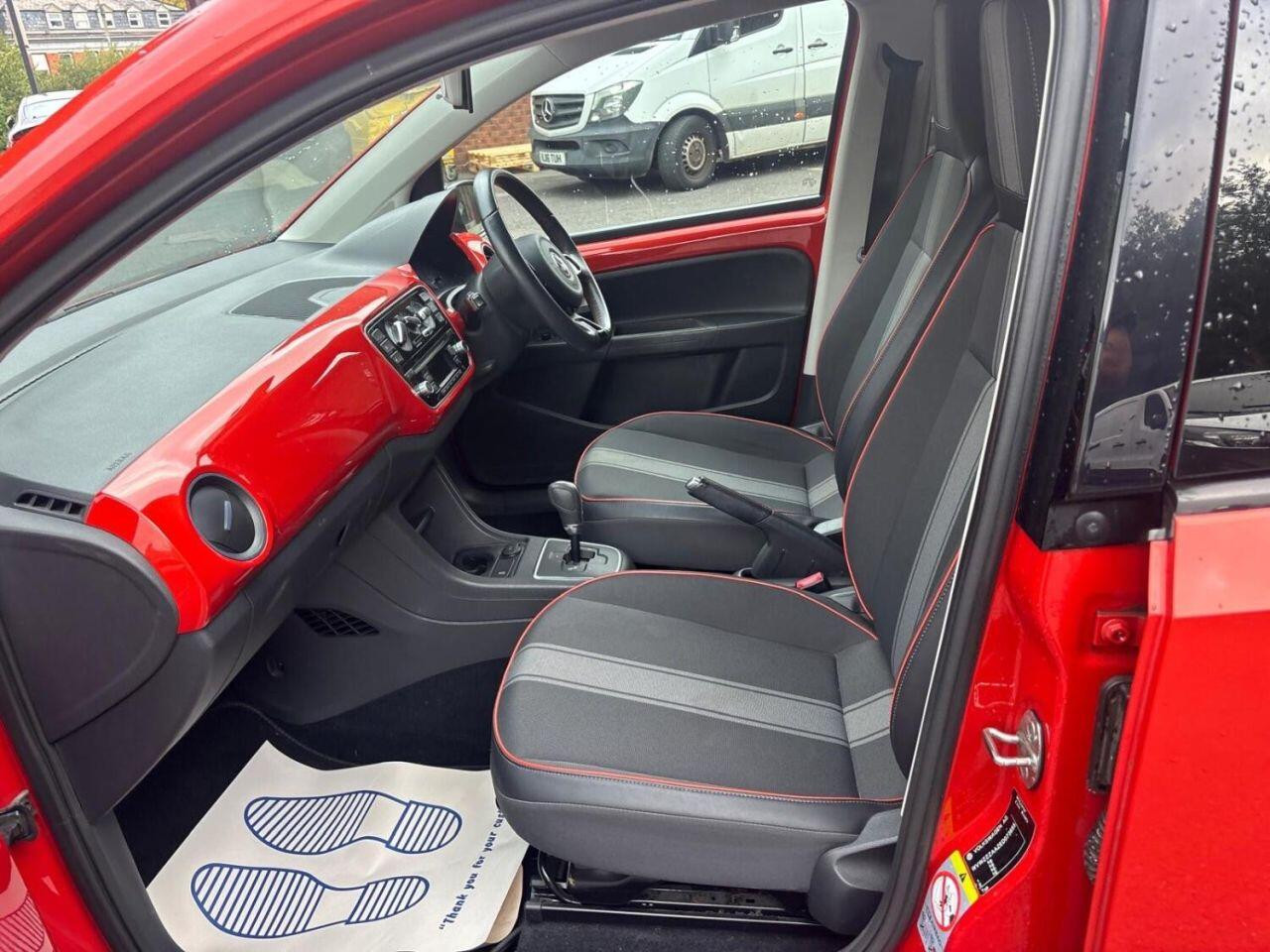 
                                                Voiture
                                                 Volkswagen UP! Hatchback 1.0 High up! (2014/14) 5dr