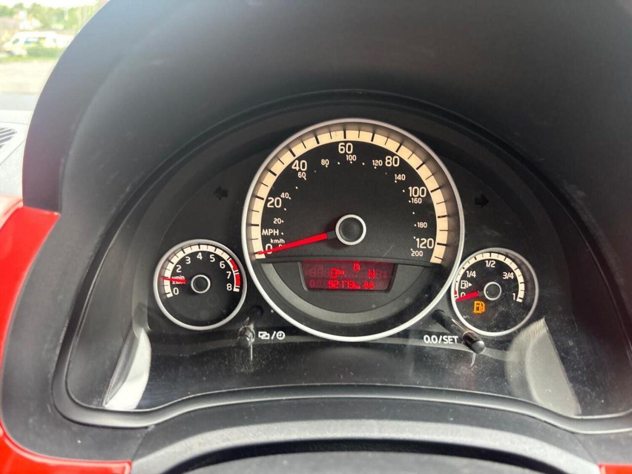 
                                                Voiture
                                                 Volkswagen UP! Hatchback 1.0 High up! (2014/14) 5dr