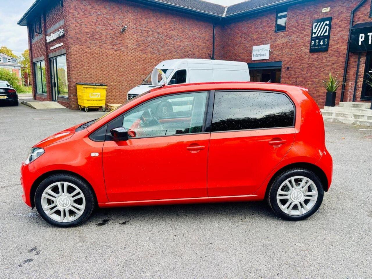 
                                                Voiture
                                                 Volkswagen UP! Hatchback 1.0 High up! (2014/14) 5dr