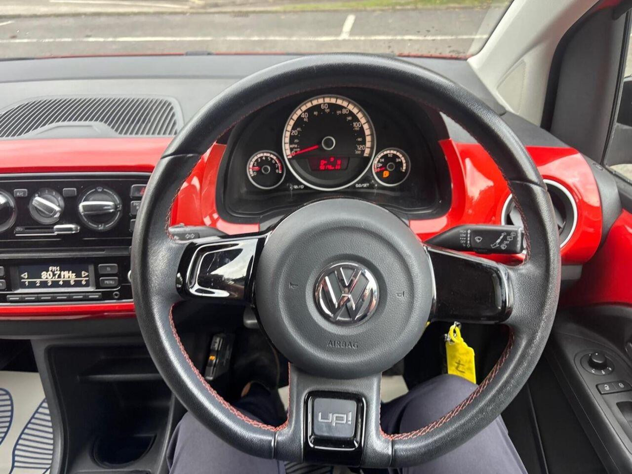 
                                                Voiture
                                                 Volkswagen UP! Hatchback 1.0 High up! (2014/14) 5dr