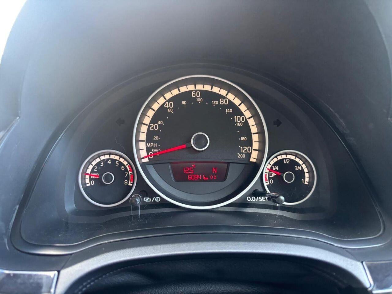 
                                                Voiture
                                                 Volkswagen UP! Hatchback 1.0 High up! (2014/14) Hatchback 5dr