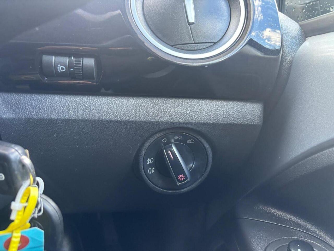 
                                                Voiture
                                                 Volkswagen UP! Hatchback 1.0 High up! (2014/14) Hatchback 5dr