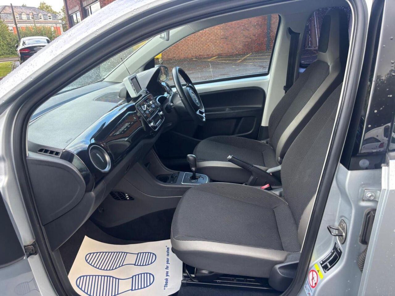 
                                                Voiture
                                                 Volkswagen UP! Hatchback 1.0 High up! (2014/14) Hatchback 5dr