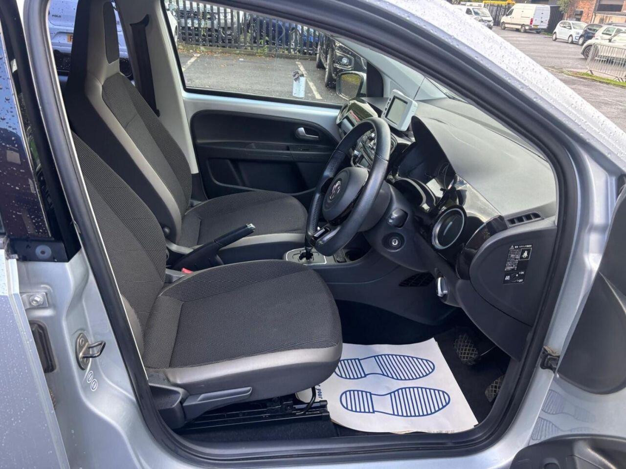 
                                                Voiture
                                                 Volkswagen UP! Hatchback 1.0 High up! (2014/14) Hatchback 5dr