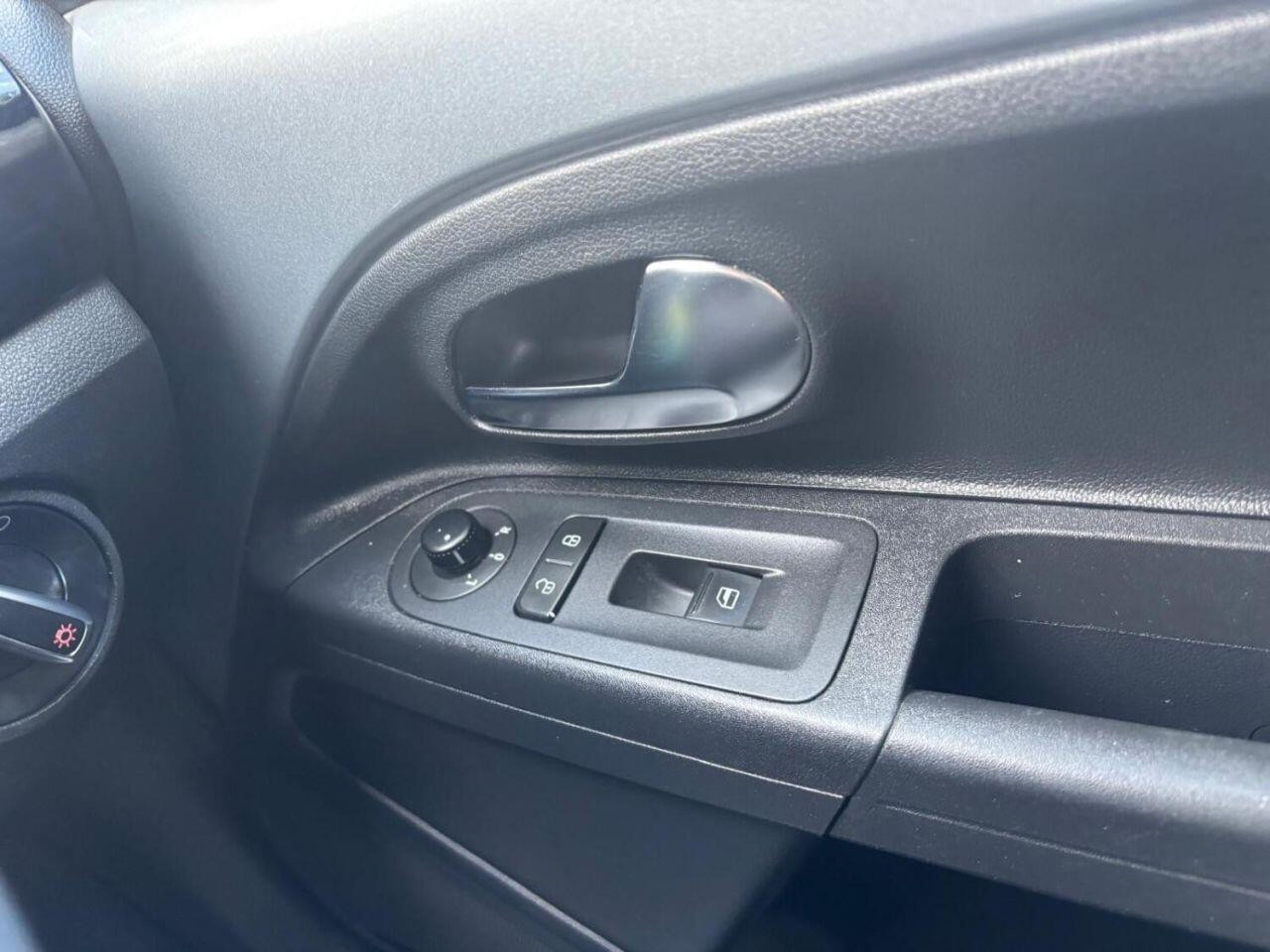 
                                                Voiture
                                                 Volkswagen UP! Hatchback 1.0 High up! (2014/14) Hatchback 5dr