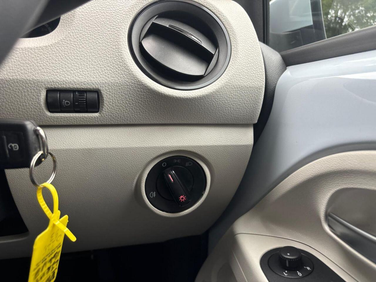 
                                                Voiture
                                                 Volkswagen UP! Hatchback 1.0 Move up! (2012/62) 5dr