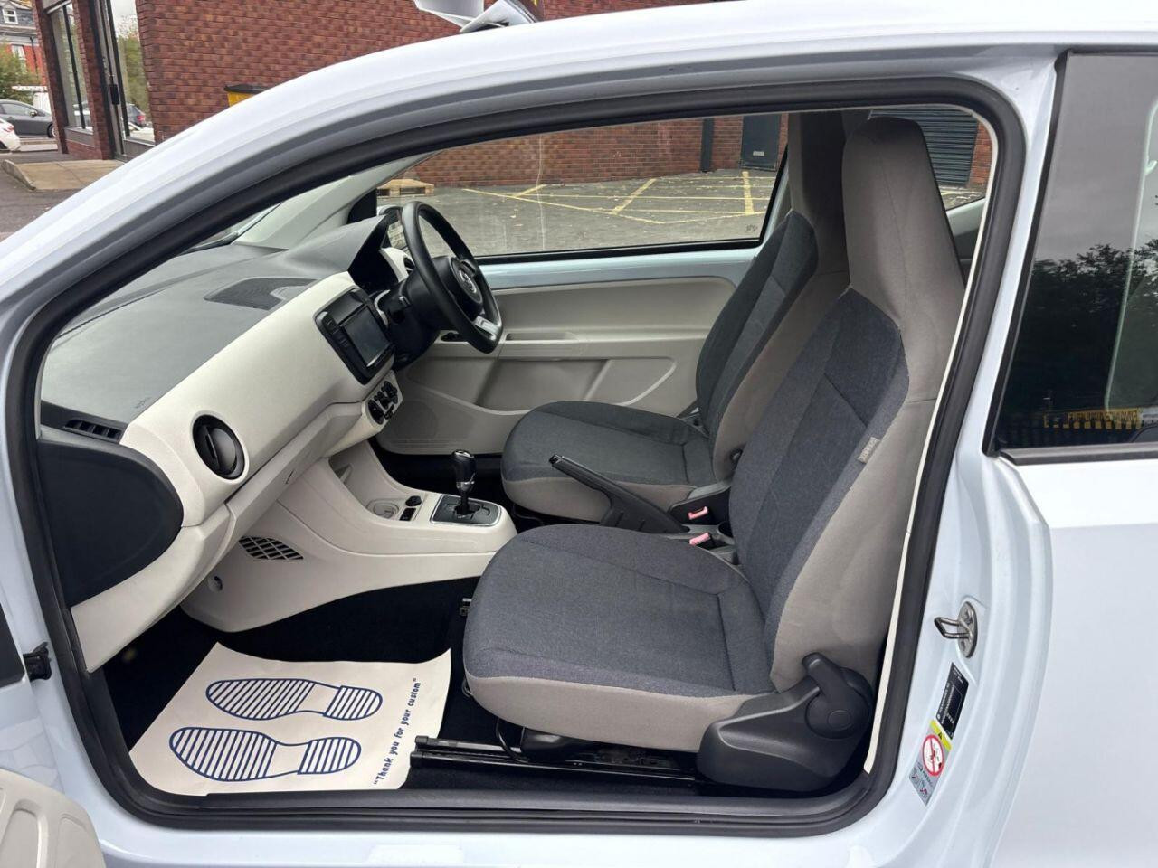 
                                                Voiture
                                                 Volkswagen UP! Hatchback 1.0 Move up! (2012/62) 5dr