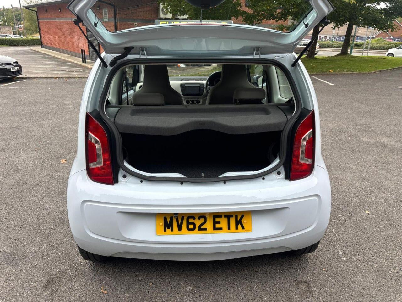 
                                                Voiture
                                                 Volkswagen UP! Hatchback 1.0 Move up! (2012/62) 5dr