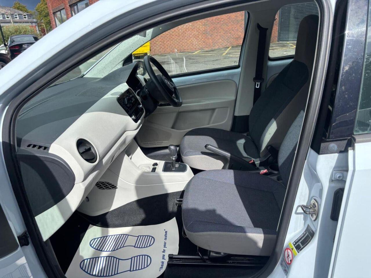 
                                                Voiture
                                                 Volkswagen UP! Hatchback 1.0 Move up! (2013/62) 5dr