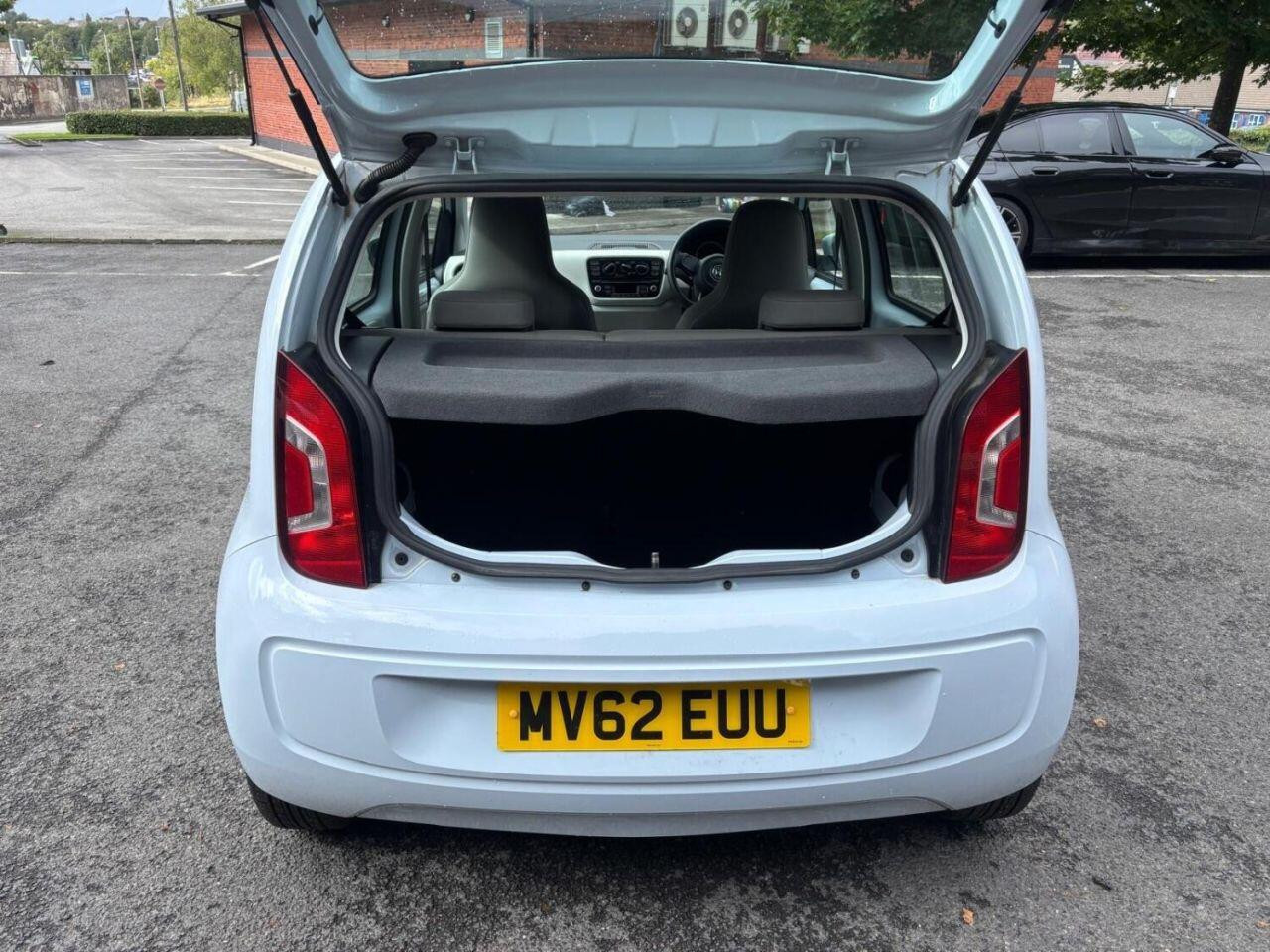 
                                                Voiture
                                                 Volkswagen UP! Hatchback 1.0 Move up! (2013/62) 5dr