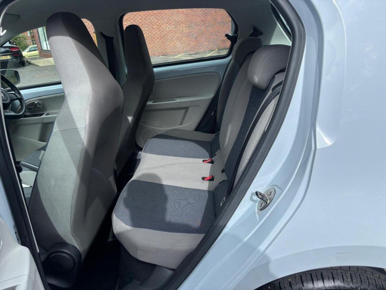 
                                                Voiture
                                                 Volkswagen UP! Hatchback 1.0 Move up! (2013/62) 5dr