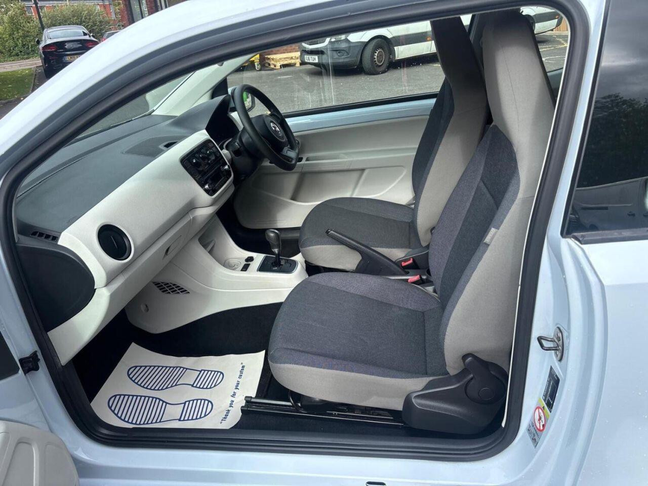 
                                                Voiture
                                                 Volkswagen UP! Hatchback 1.0 Move up! (2013/63) 3dr