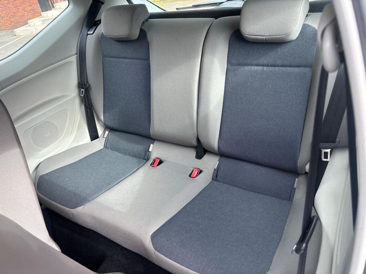 
                                                Voiture
                                                 Volkswagen UP! Hatchback 1.0 Move up! (2013/63) 3dr