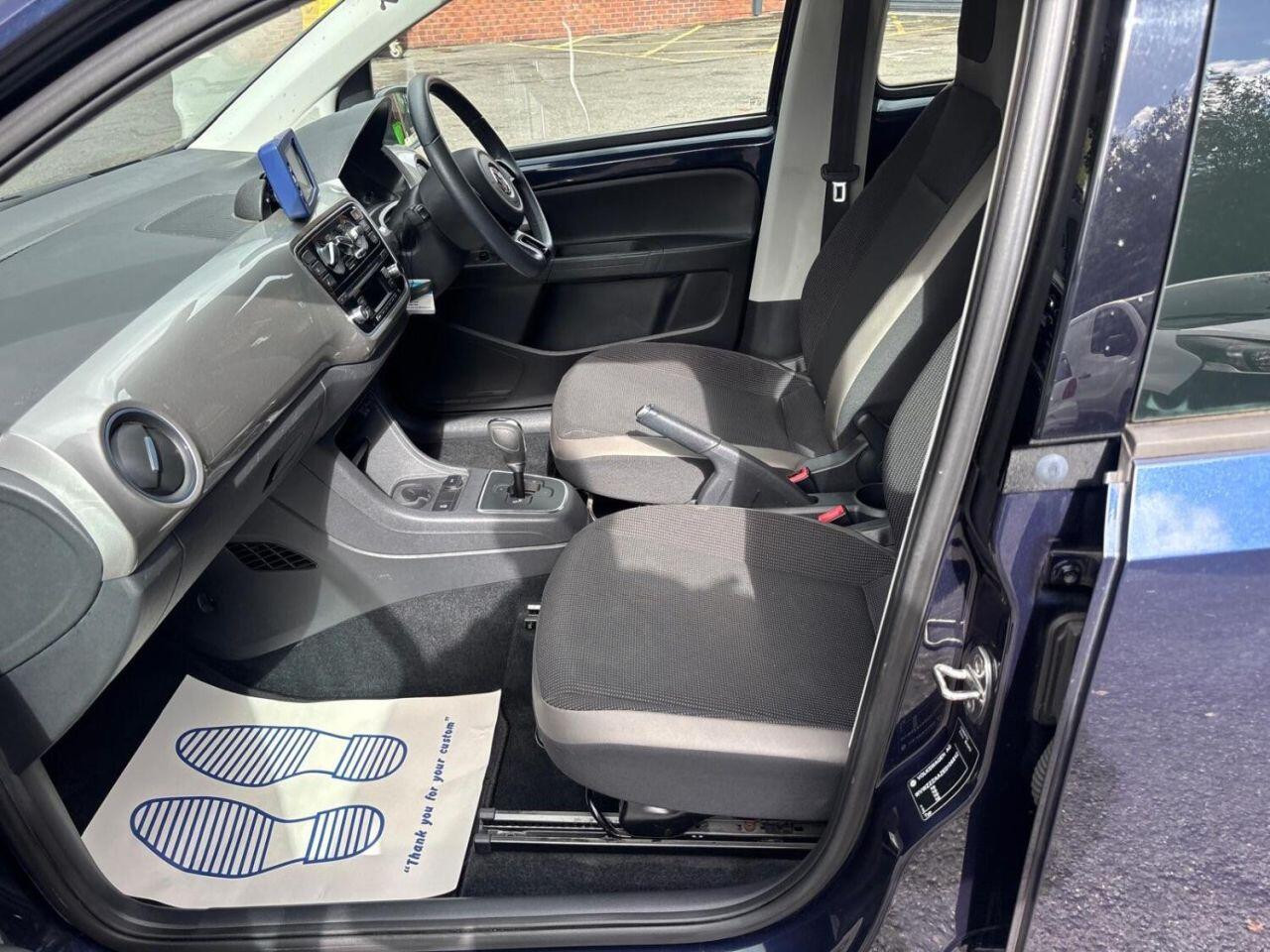 
                                                Voiture
                                                 Volkswagen UP! Hatchback 1.0 Move up! (2014/14) 5dr