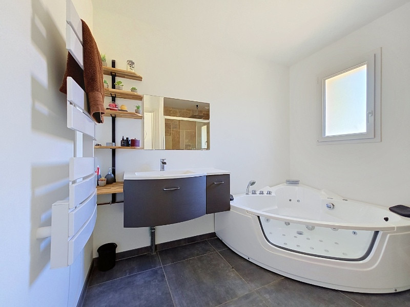 
                                                Vente
                                                 Volume, Luminosité et esprit contemporain- Maison de 2016- 3 chambres- 1024m2 de terrain- grand sous-sol