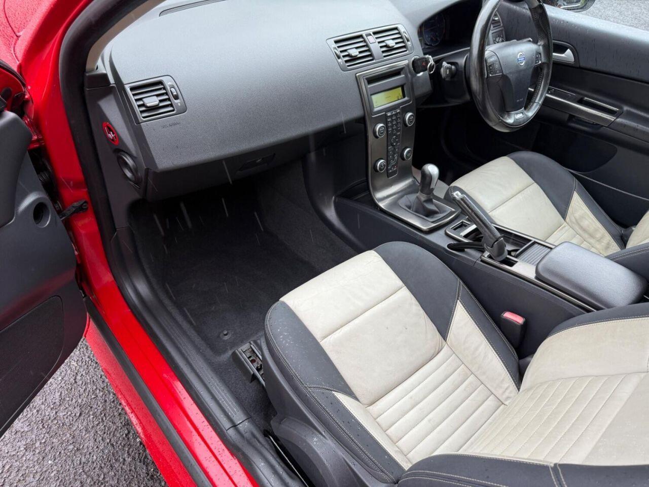 
                                                Voiture
                                                 Volvo C30 1.6D DRIVe R-Design Coupe 2dr Diesel Manual (119 g/km, 108 bhp)