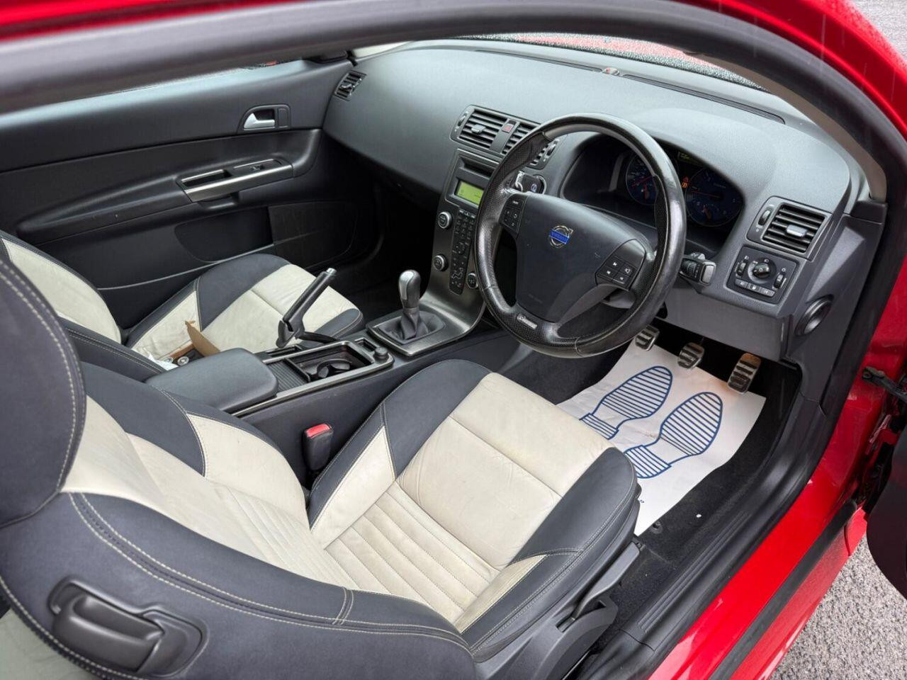 
                                                Voiture
                                                 Volvo C30 1.6D DRIVe R-Design Coupe 2dr Diesel Manual (119 g/km, 108 bhp)