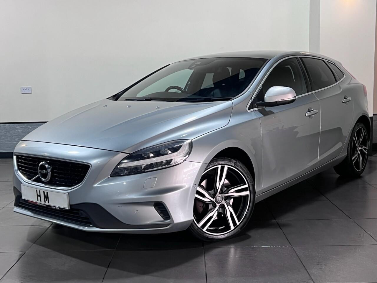 
                                                Voiture
                                                 Volvo V40 1.5 T2 GPF R-Design Pro Hatchback 5dr Petrol Auto Euro 6 (s/s) (122 ps)