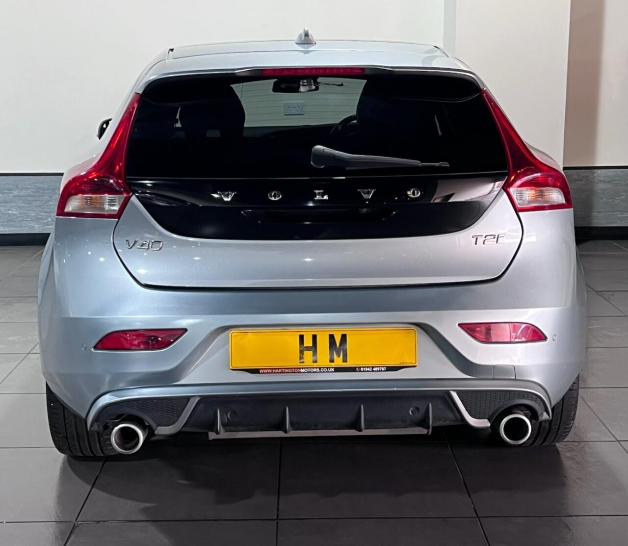 
                                                Voiture
                                                 Volvo V40 1.5 T2 GPF R-Design Pro Hatchback 5dr Petrol Auto Euro 6 (s/s) (122 ps)