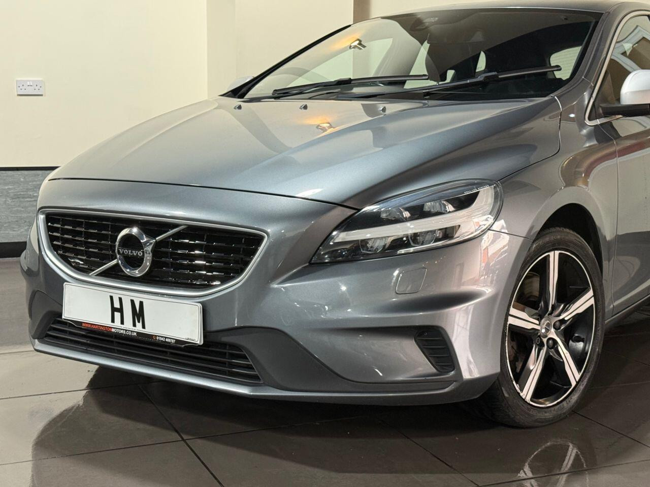 
                                                Voiture
                                                 Volvo V40 2.0 T2 R-Design Nav Plus Hatchback 5dr Petrol Manual Euro 6 (s/s) (122 ps)