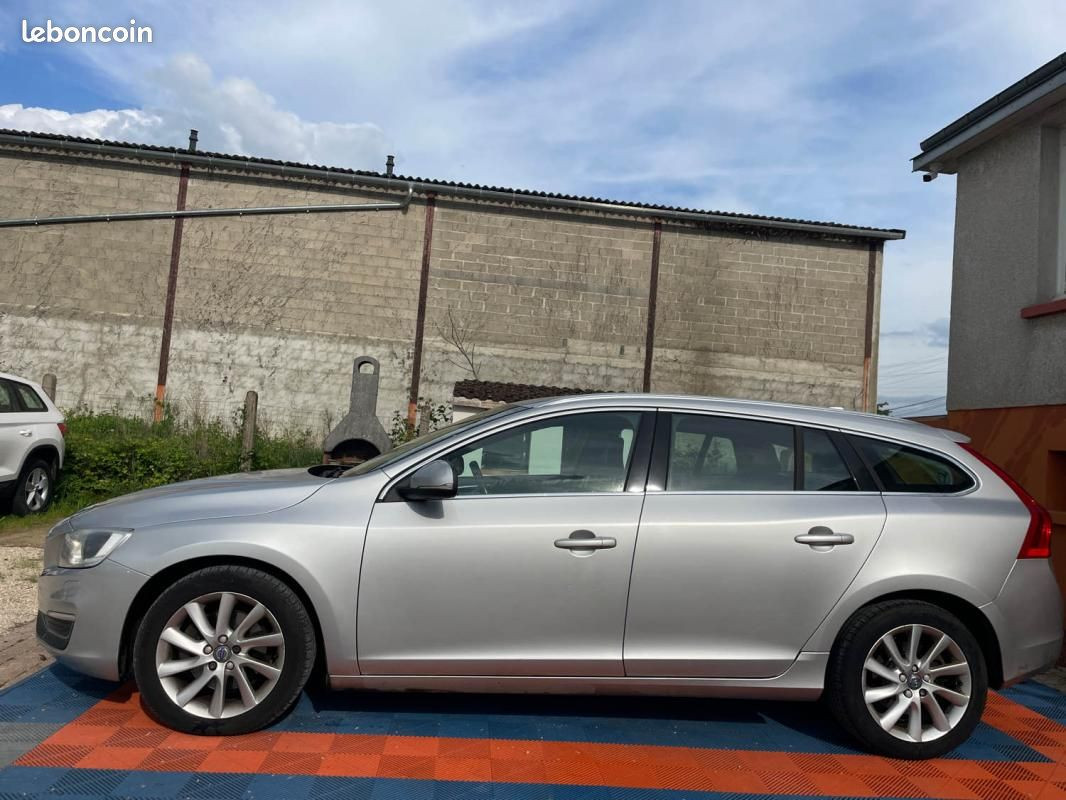 
                                                Voiture
                                                 Volvo V60 2.0D D3 - 16V TURBO