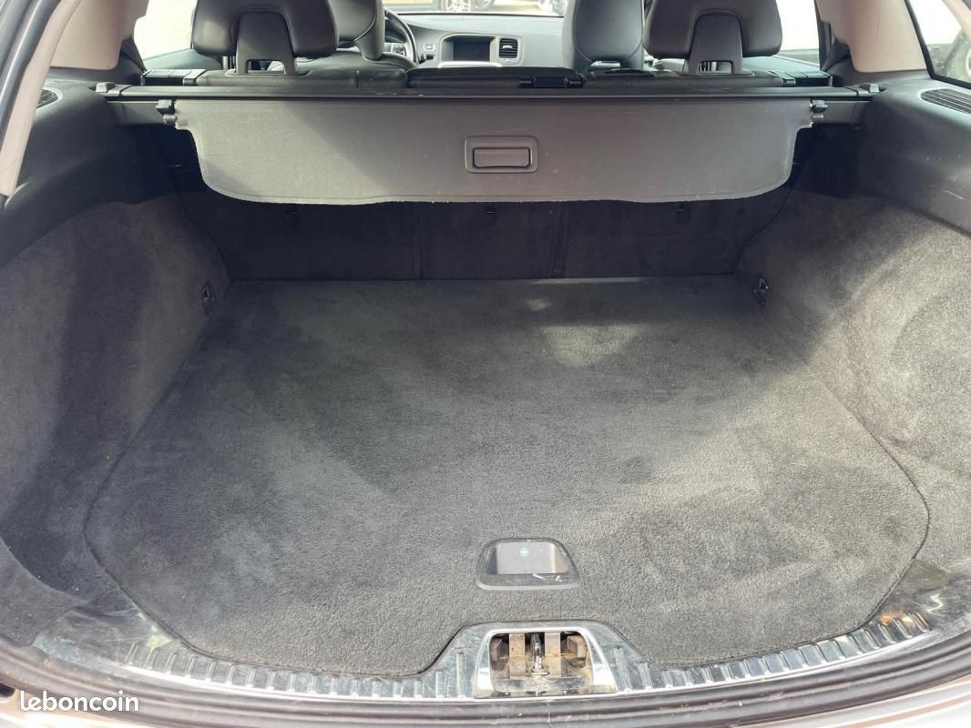 
                                                Voiture
                                                 Volvo V60 2.0D D3 - 16V TURBO